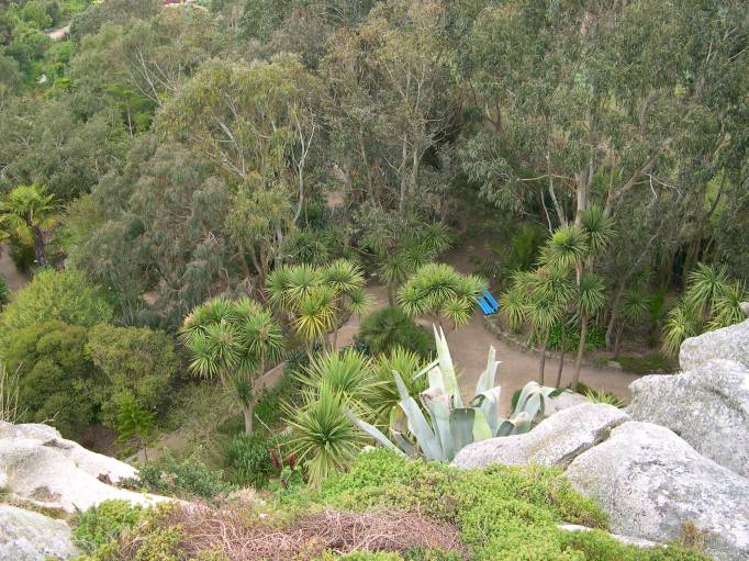  le jardin exotique vu du haut du rocher